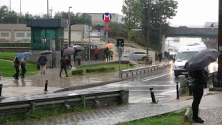 Anadolu Yakası'nda gece başlayan yağış sabah saatlerinde de etkisini sürdürdü