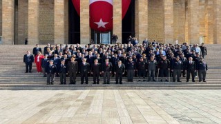 Ankara Valisi Canbolat ve beraberindeki heyet, Anıtkabir'i ziyaret etti