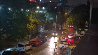Ankara'da sağanak etkili oldu, sokaklar göle döndü
