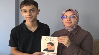 Anne ve oğlunun yıllar süren kanser mücadelesi şiirlerle buluştu: "Kendimi yazarak iyileştirdiğimi fark ettim"
