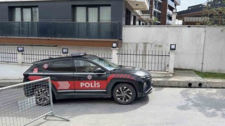 Annesiyle tartıştı, öfkesini İETT durağından çıkardı: Kaldırım taşıyla camını kırdı