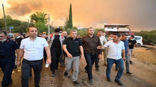 Antalya Valisi Şahin: Aksu yangını devam ediyor, Kumluca yangınının enerjisi düşürüldü