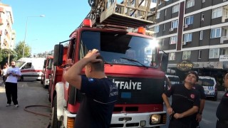 Antalyada evin mutfağında çıkan yangında evde bulunan 3 kişi dumandan etkilendi