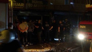 Antalya'da iki iş yerinde yangın: Alevler üst kattaki eve de zarar verdi