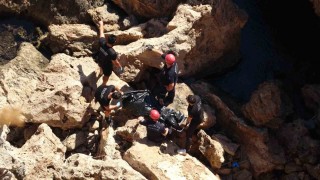 Antalya'da kayıp olarak aranan kadının cansız bedeni 35 metrelik falezlerin dibinde bulundu