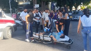 Antalyada motosiklet ile otomobil çarpıştı: 2 yaralı