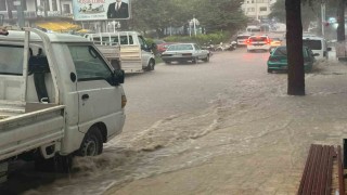 Antalya'da sağanak taşkınlara neden oldu