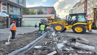 Ardahan Belediyenin kaldırım yenileme çalışmaları devam ediyor