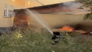 Ardiyede çıkan yangın evi küle çeviriyordu
