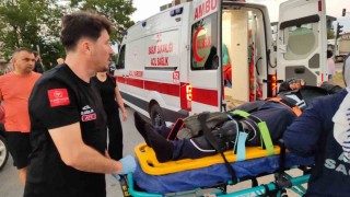 Atakumda otomobil ile motosiklet çarpıştı: 1 yaralı