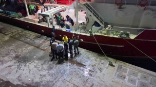 Av yasağının bitmesiyle İstanbulda sezonun ilk balıkları bu gece avlandı