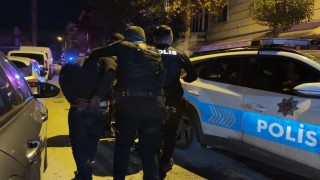 Avcılar'da 'dur' ihtarına uymayan şahıs polis aracına çarparak kaçmaya çalıştı