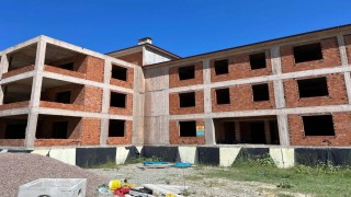 Ayancıkta yarım kalan huzurevi inşaatı bakanlığa devredildi