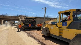 Aydının 17 ilçesinde yol çalışmaları eş zamanlı sürüyor