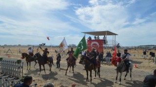 Ayvalık'ta rahvan at yarışlarında 100 at piste çıktı