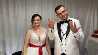 Babaeski'de sevgi engel tanımadı: İşitme ve konuşma engelli çift dünyaevine girdi
