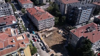 Bahçelievlerde 5 katlı binanın istinat duvarı çöktü