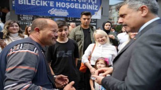 Bakan Çiftçiye tespih hediye etti