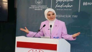 Bakan Göktaş, Hakkaride kadınlarla buluştu
