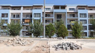 Bakanlığın yaptığı toplu konutlar belediyeden yol bekliyor