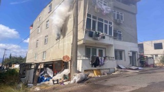 Bandırmada apartman yangını itfaiye ekiplerince söndürüldü