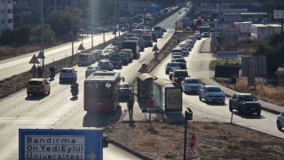 Bandırmada trafik yoğunluğu sürücülere zor anlar yaşatıyor