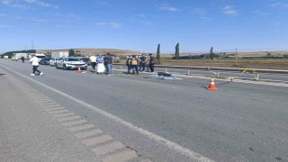 Bariyerlere çarpan motosiklet sürücüsü öldü