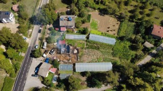 Bartında ahırda çıkan yangında 9 büyükbaş telef oldu