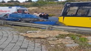 Başakşehir'de İETT otobüsü otomobille çarpıştı: 3 yaralı