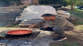 Başkan Bozkurt tencere başında armut pekmezini tanıttı