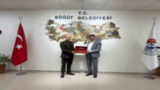 Başkan Durgut'a anlamlı hediye