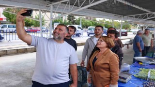 Başkan Gençay, zeytin pazarında üreticilerle buluştu