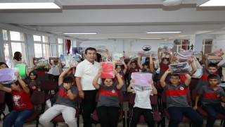 Başkan Metinden öğrencilere kırtasiye desteği