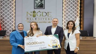 Başkan Özdemirden YKS şampiyonlarına anlamlı destek