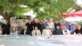 Başkan Subaşıoğlu, AK Partiye katılan 15 kişiye rozet taktı