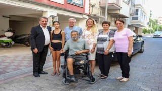 Başkan Yetişkinden akülü sandalye desteği
