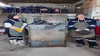 Başkanın 'kaynak yapabilir misiniz' sorusuyla başlayan süreçle birlikte 2 genç kadın belediyede kaynakçı oldu
