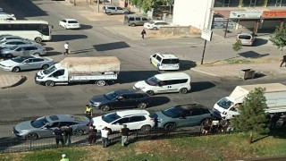 Batmanda 4 araçlı zincirleme kaza