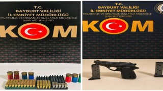 Bayburtta 3 şüphelinin yakalandığı operasyonlarda tabanca ve 94 fişek ele geçirildi