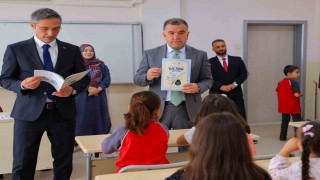 Bayburtta birinci sınıf öğrencileri okul heyecanı yaşadı