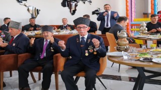 Bayburt'ta gaziler ve şehit aileleri kahvaltıda bir araya geldi