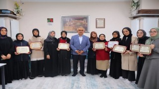 Bayburt'ta hafızlık eğitimini tamamlayan öğrencilere belgeleri verildi