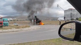 Bayburt'ta kamyonet kasasındaki jeneratör alev alev yandı