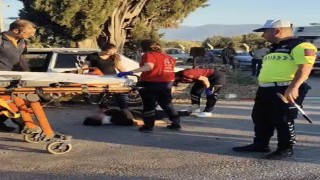 Bayındırda otomobil ile motosiklet çarpıştı: 2 yaralı