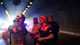 Bayraklı Tünelleri'nde korkutan tır yangını