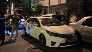 Bayrampaşada polisin dur ihtarına uymayan otomobil kaza yaptı: 1 gözaltı