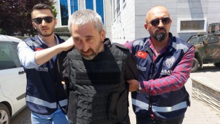 Berber koltuğunda kardeşini öldüren ağabeyin yargılanmasına başlandı