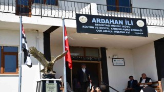 Beşiktaş Köyünde yapılan kartal heykeli, Serdal Adalının katıldığı törenle açıldı