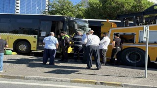 Beşiktaşta İETT otobüsüyle iş makinesi çarpıştı:1i ağır 5 yaralı
