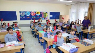 Beykoz Belediyesi'nden 30 bin öğrenciye kalem kutusu seti ve bin 777 öğrenciye nakdi yardım